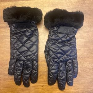 Ugg all weather touch screen quilted gloves. New without tag